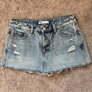 Zara denim Skort size medium worn once! Zipper closure